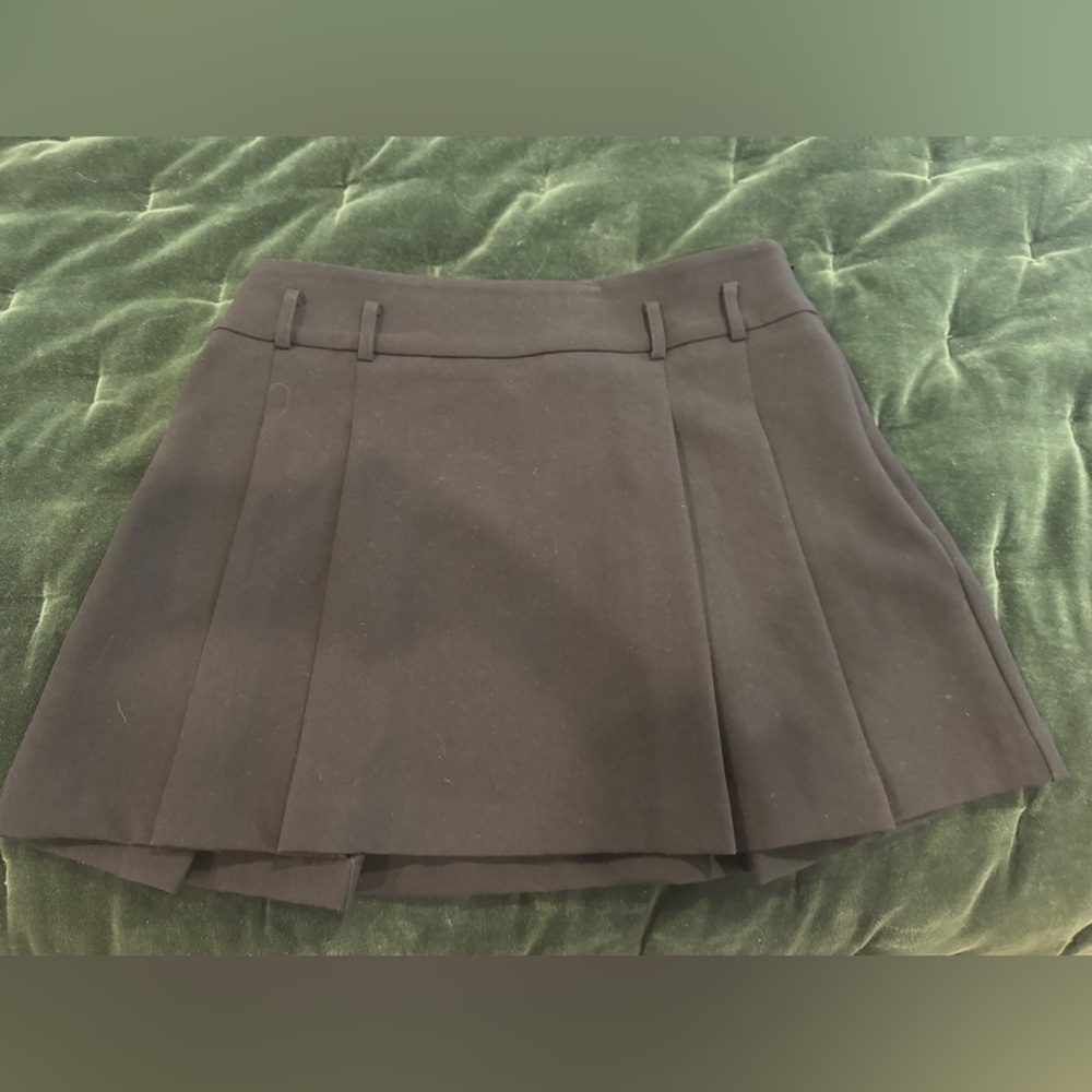 Mango Black Pleated skirt size 4
Never worn
New with tags